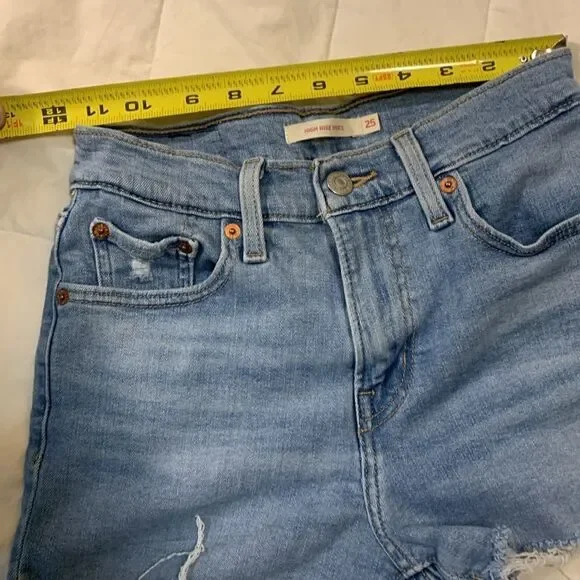 LEVIS, short shorts, size 25 waist, great condition, - Picture 8 of 10